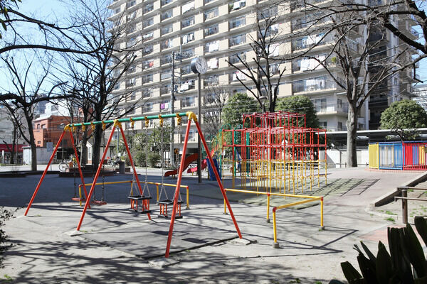 「区立亀戸公園」は、約380m（徒歩4分）。