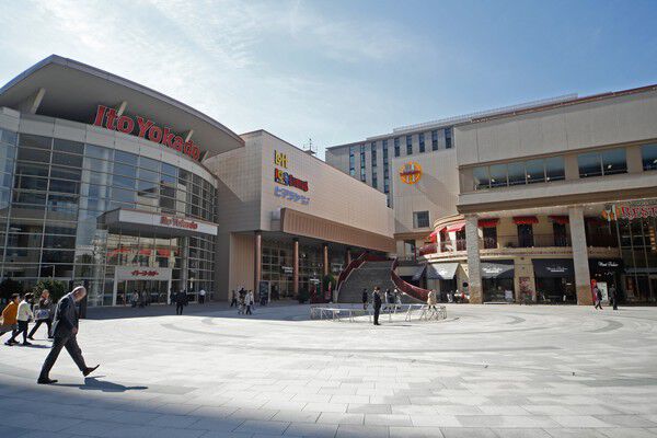 複合施設「深川ギャザリア」まで約370m（徒歩5分）。