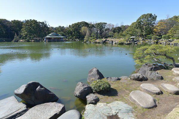 東京都名勝に指定。水辺の景観が見事な「清澄公園」は約950m（徒歩12分）。	