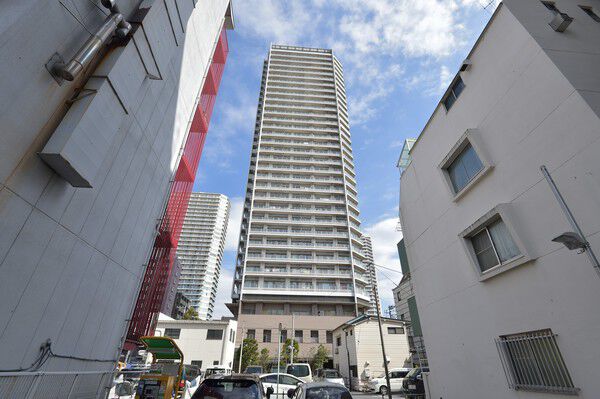 住宅エリアの入り口全てにオートロックと電気錠を設けています。		