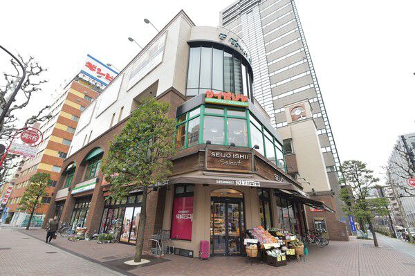 24時間営業で便利な「成城石井 日本橋店」まで約750m（徒歩10分）。		