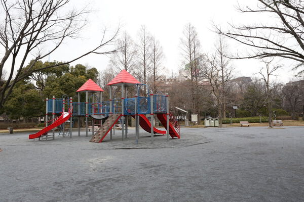 水と緑に遊ぶ歴史ある「猿江恩賜公園」まで約600m（徒歩8分）。		