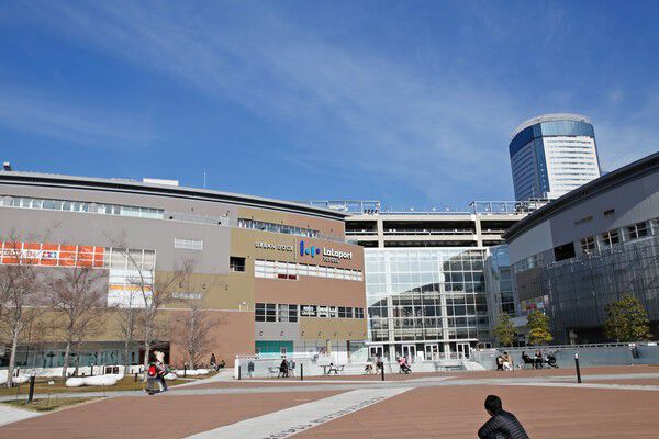 多彩なショップをもつ「アーバンドック ららぽーと豊洲」約650m（徒歩9分）。	