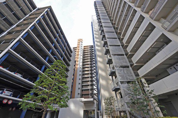 9層11段のパーキングコートをはじめ、全981戸分の自走式駐車スペースを確保。		