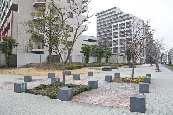 広場状空地パブリックガーデンは外に対し開かれており周囲に対しても美しい景観に。		