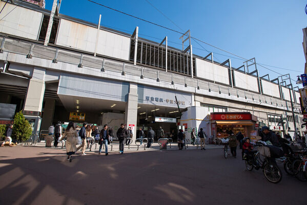 東急東横線「学芸大学」駅は、徒歩15分。