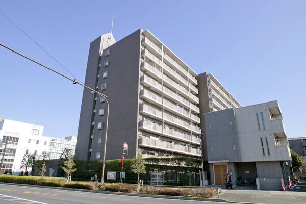 【フェア・コート多摩川】全戸南面バルコニーの明るさあふれる採光条件を確保した佇まい。