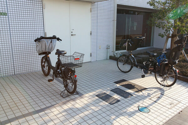124台収容の自転車置き場を敷地内に設置。