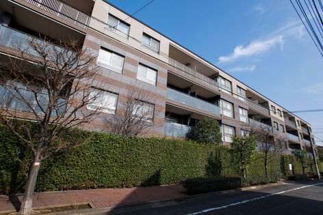 住む方の美意識に寄り添うような、ナチュラルでエレガンス漂う外観。 住む方の美意識に寄り添うような、ナチュラルでエレガンス漂う外観。