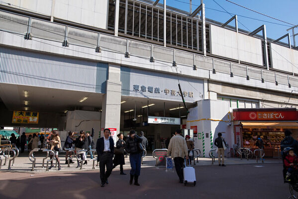 東急東横線「学芸大学」駅は、徒歩7分。