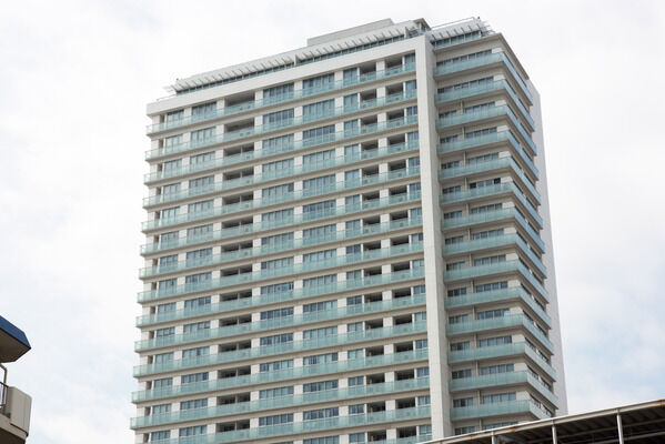 【プラウドタワー二子玉川】天井までのハイサッシを多用する事で明るく開放的な住まいを実現。		