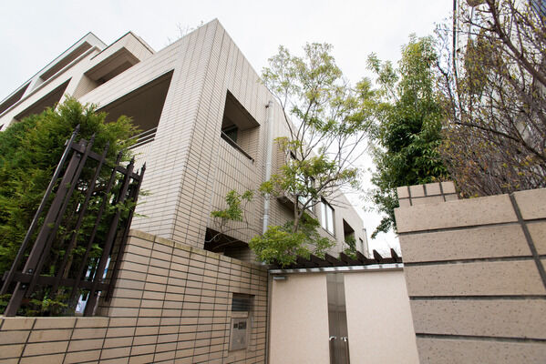 学芸大学駅方面への近道のサブエントランス。