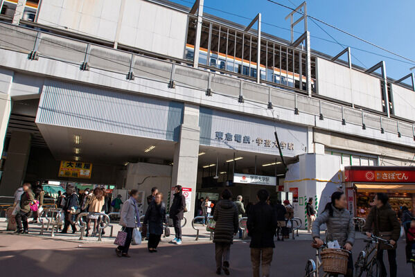 東急東横線「学芸大学」駅は、徒歩12分。