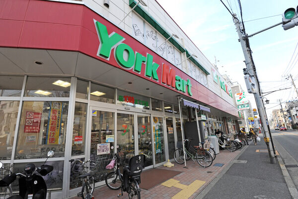 「ヨークマート中町店」までは約900m（徒歩12分）。