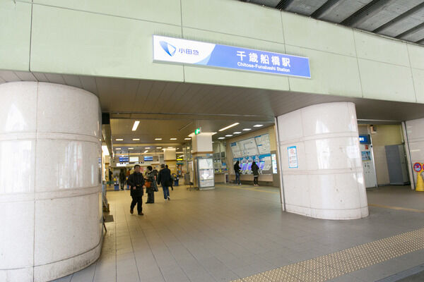 小田急電鉄小田原線「千歳船橋」駅は、徒歩16分。 