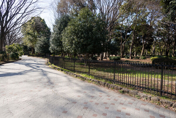 広々とした「代々木大山公園」までは、約1,170m（徒歩15分）。