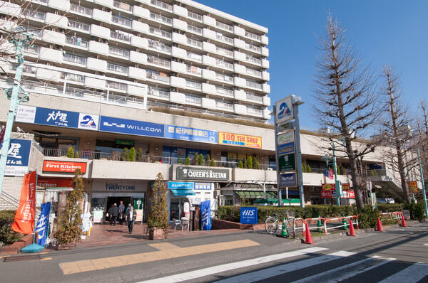 「笹塚ショッピングモール21」までは、約150m(徒歩2分)。