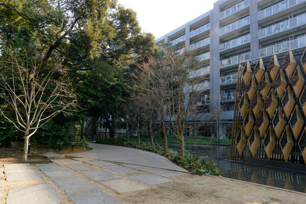 表参道で杜に囲まれた高台に住む贅沢。 表参道で杜に囲まれた高台に住む贅沢。