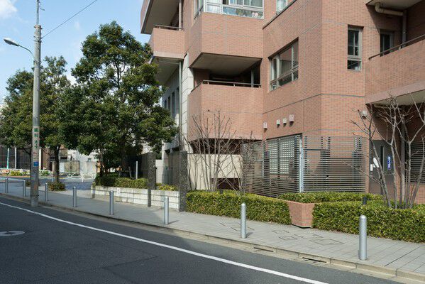 機械式の地下駐車場は67台のうち22台はハイルーフに対応。		 機械式の地下駐車場は67台のうち22台はハイルーフに対応。