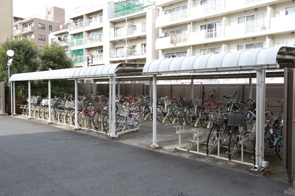 駐輪場128台分に加え、レンタサイクルも約18台確保。