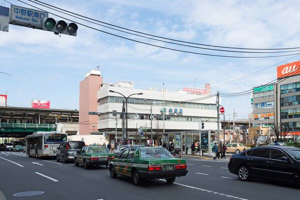 都心へアクセス抜群な東京メトロ東西線「中野」駅まで約240m(徒歩3分)。		 都心へアクセス抜群な東京メトロ東西線「中野」駅まで約240m(徒歩3分)。
