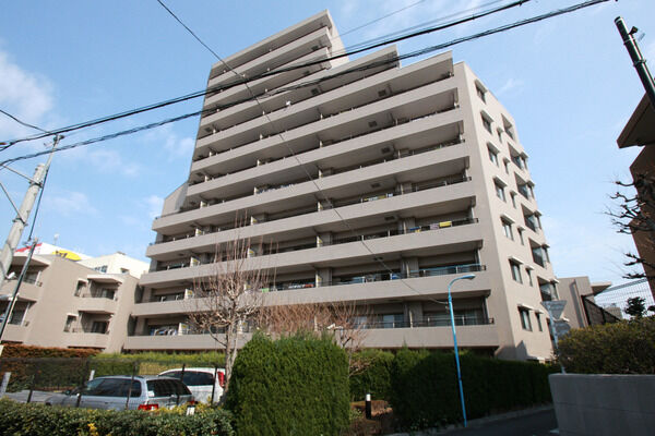 【永福町パークホームズ】微妙な陰影とシックな色調が調和し、気品のある質感を醸す外観。		 【永福町パークホームズ】微妙な陰影とシックな色調が調和し、気品のある質感を醸す外観。