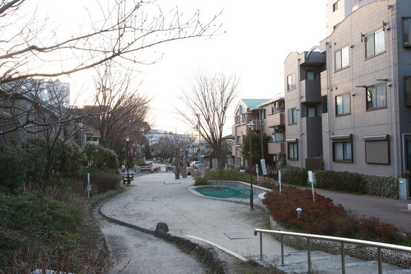 「玉川上水公園」は、約350m（徒歩5分）。