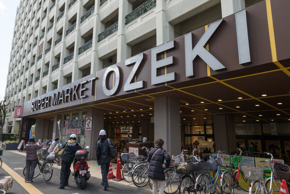 「スーパーオオゼキ高井戸店」は、約80m(徒歩1分)。 「スーパーオオゼキ高井戸店」は、約80m(徒歩1分)。