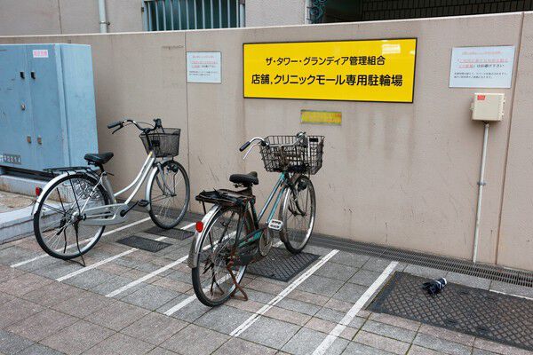 低層部には、店舗専用の駐輪場も設けています。		 低層部には、店舗専用の駐輪場も設けています。