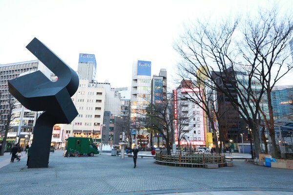 テレビドラマで有名になった「池袋西口公園」まで約450m(徒歩6分)。	 テレビドラマで有名になった「池袋西口公園」まで約450m(徒歩6分)。