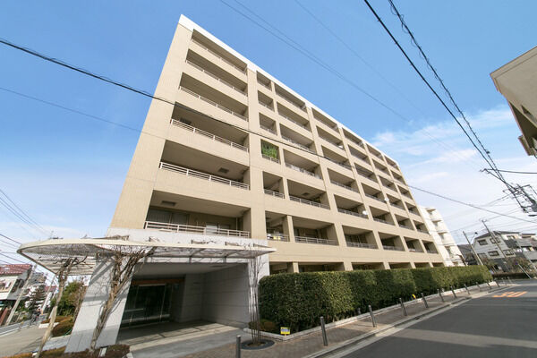 【西が丘パークホームズ】総戸数79戸。明るいブラウンの外観が落ち着きを感じさせます。 【西が丘パークホームズ】総戸数79戸。明るいブラウンの外観が落ち着きを感じさせます。