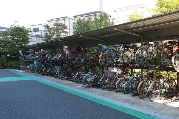 大容量を収容できる整備された自転車置場（340台）。		