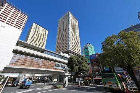 山手線「日暮里」駅に直結し、快適なフットワークが実現。		 山手線「日暮里」駅に直結し、快適なフットワークが実現。