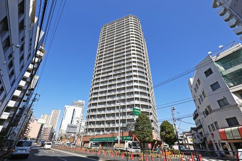 高さ約93m、28階建ての高層レジデンス。		