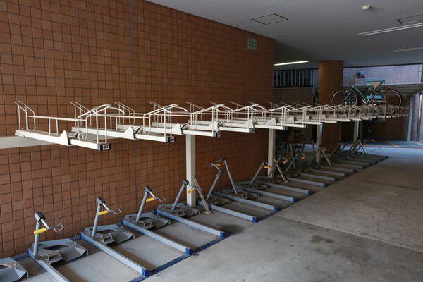 二輪駐車場は1階の屋内に充分なスペースを確保。		