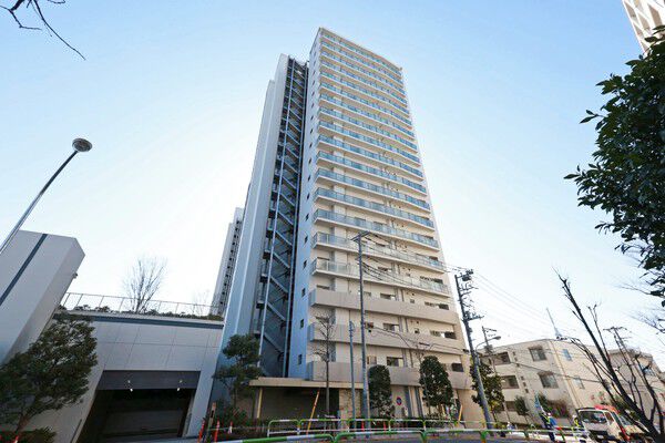 【リバーフェイス】洗練された暮らしを象徴する、表情豊かなファサード。	
