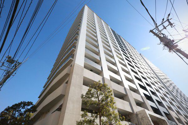 【リバーフェイス】陽光が降り注ぐ全戸南向き。都心と隅田川を望む南面眺望。