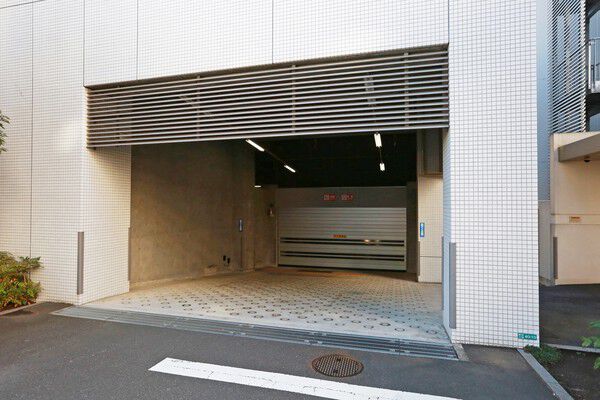 185台収容の機械式駐車場を屋内に設置。		