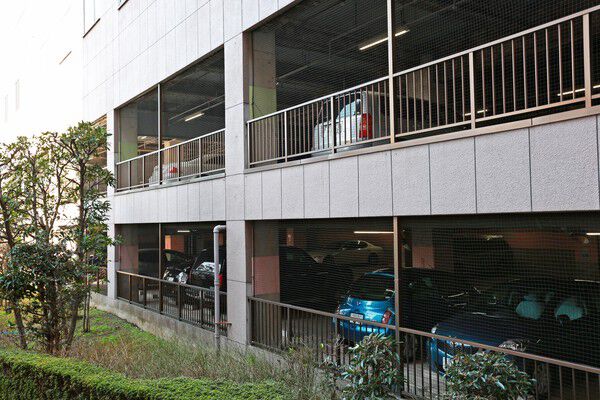 敷地内に駐車場もあり、便利なカーライフを楽しめます。