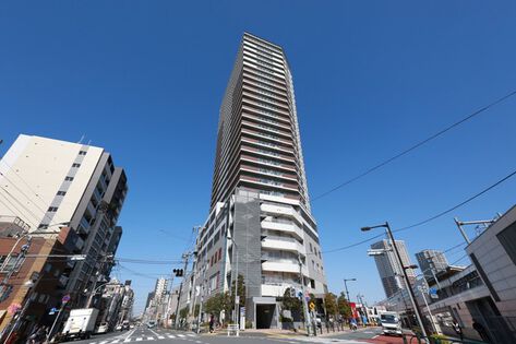 街路樹をあしらった心地よいアベニュー。 街路樹をあしらった心地よいアベニュー。