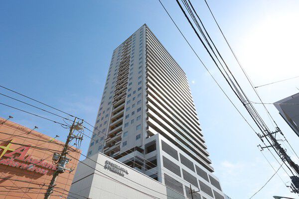 【ブランズタワー南千住】7階以上を居住エリアに設定した地上28階建て。