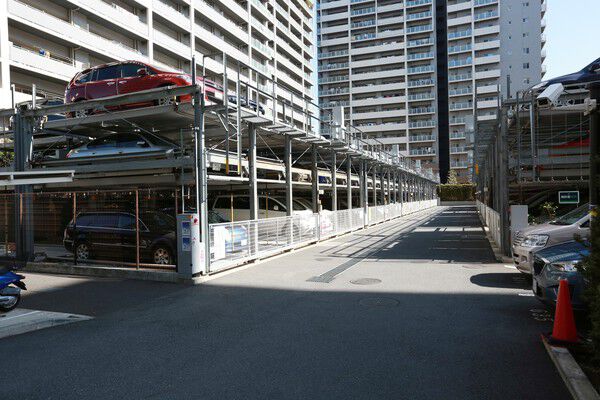 635戸分の駐車場を敷地内に完備。来客用もご用意しています。		