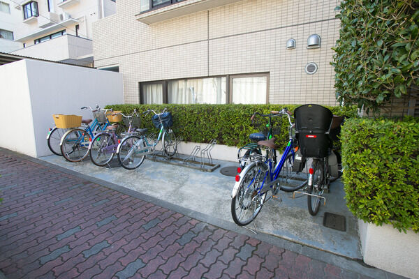 22台収容の駐車場を設置。