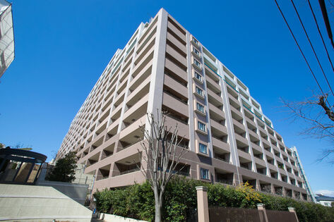 約2万の敷地はほぼ正方形に近い形になっています。 約2万の敷地はほぼ正方形に近い形になっています。