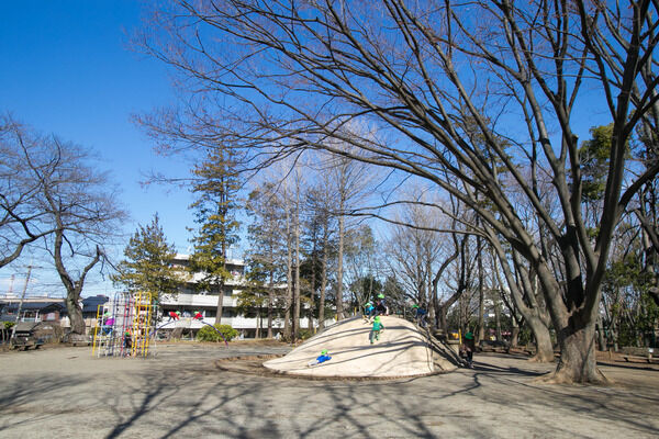 「城北中央公園」	は約370m（徒歩5分）。