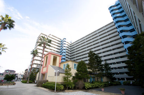 14階建、総戸数298戸の雄大なフォルム。		