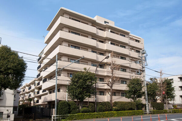 【石神井公園パークホームズ】笹目通りに面した立地。開放感があります。 【石神井公園パークホームズ】笹目通りに面した立地。開放感があります。