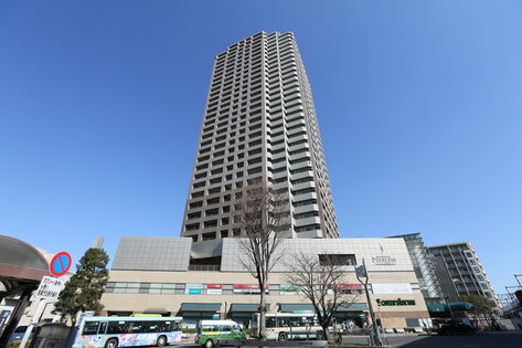 地上33階建のシルエットに総住戸数294戸の我が家を抱く。 地上33階建のシルエットに総住戸数294戸の我が家を抱く。