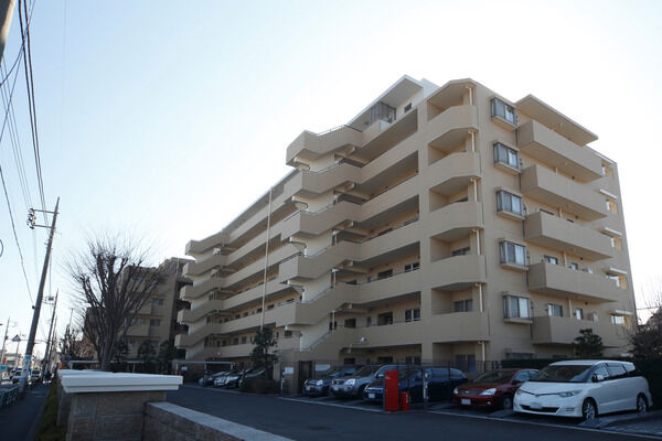 126台分の駐輪場、2台分のバイク置場を敷地内に設置。