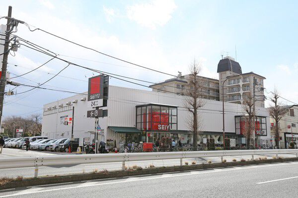 日々のお買い物に嬉しいお買い得品が満載の「西友関町店」。 日々のお買い物に嬉しいお買い得品が満載の「西友関町店」。